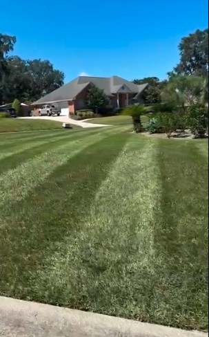 Boardman Lawncare freshly mowed and striped lawn